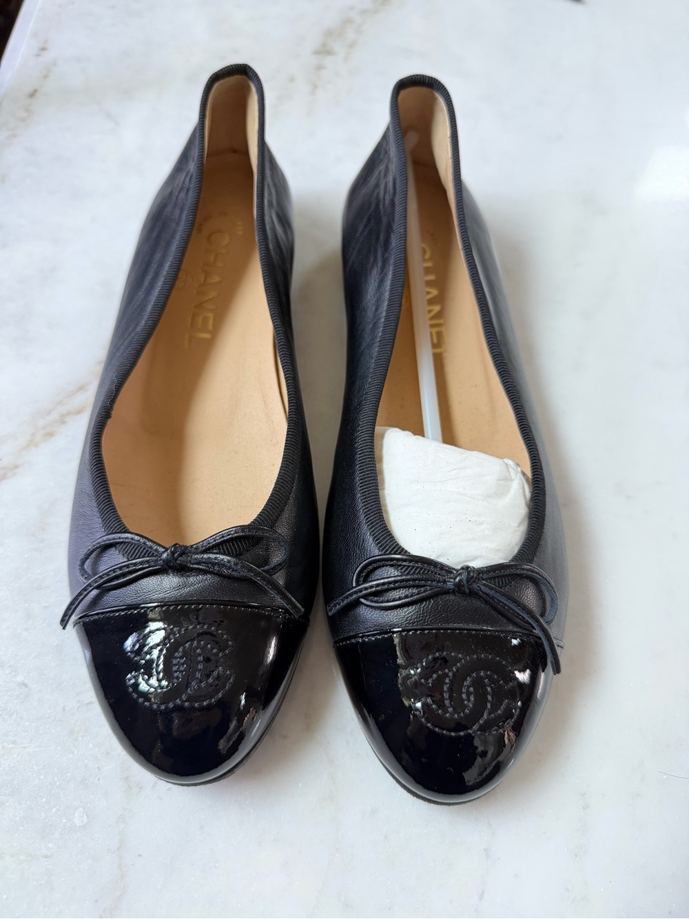CHANEL Black Leather and Patent Cap-Toe Ballet Flats